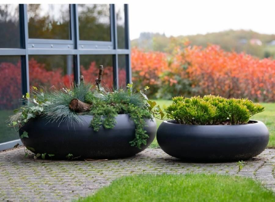 Store runde sorte udendørs plankekrukker Store runde sorte udendørs plankekrukker